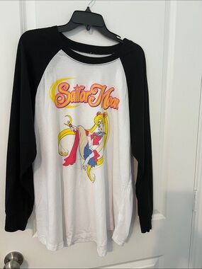 Women’s Sailor Moon Graphic Tee - Black & White